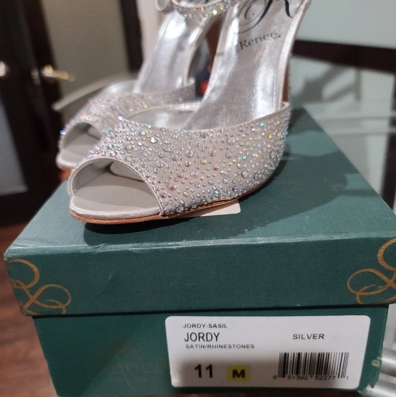 Beautiful Rhinestone Sandals - Picture 5 of 7